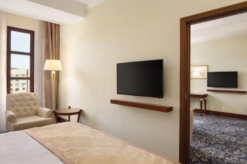 Hotel Ramada By Wyndham Almaty Extérieur photo