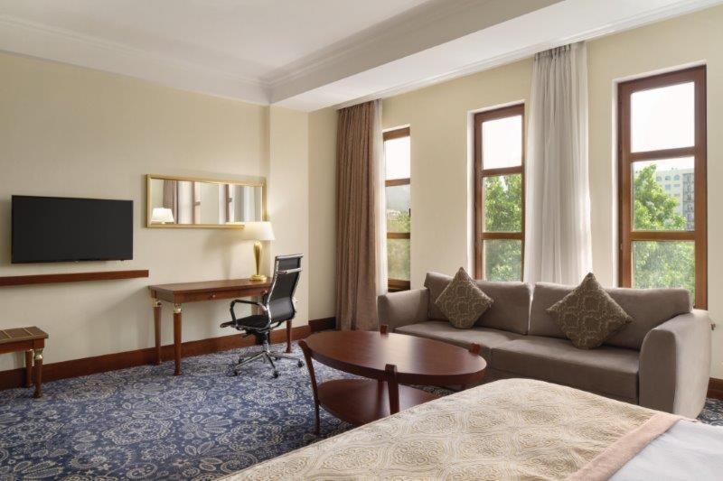 Hotel Ramada By Wyndham Almaty Extérieur photo